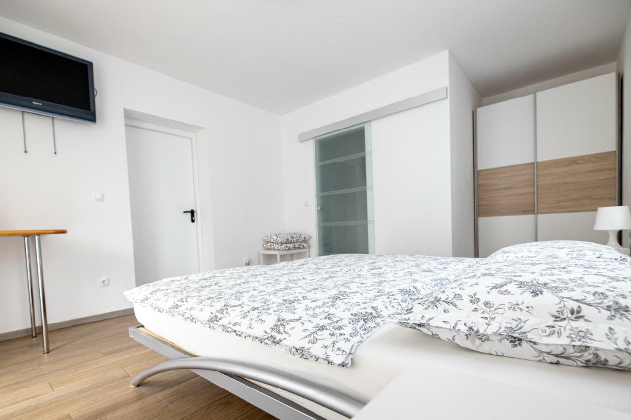 Sobe Meta Bed and Breakfast Brezje Buitenkant foto